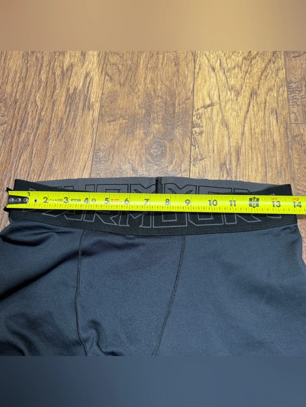 Men’s Under Armour black cold gear compression leggings Size L